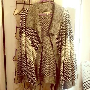 Gianni Bini Black and white sweater